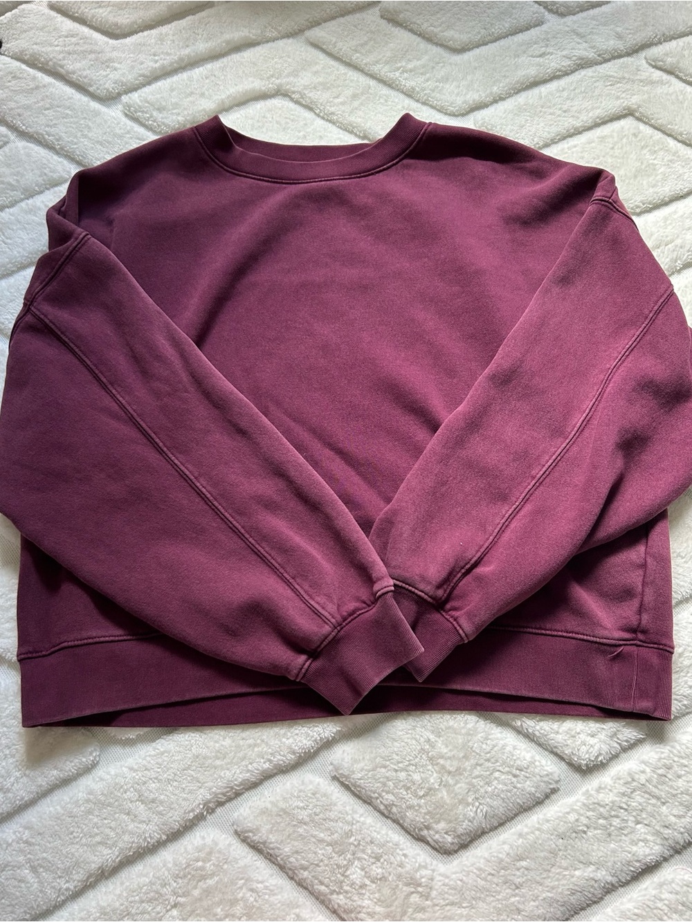 GAP Cropped Crewneck Sweatshirt & Cuffed Ankle Joggers in Deep Plum